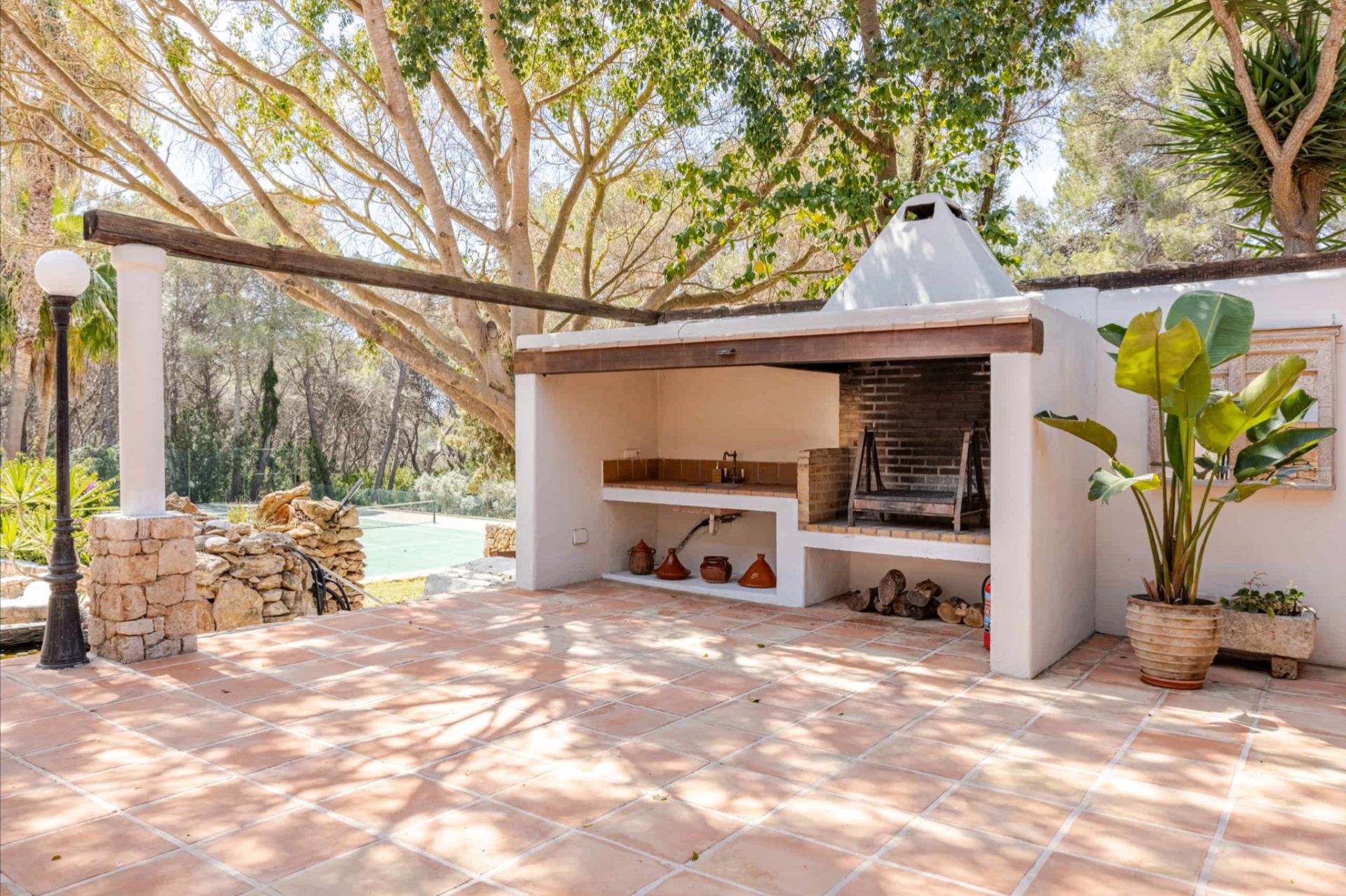 Outdoor barbecue kitchen by the tennis court