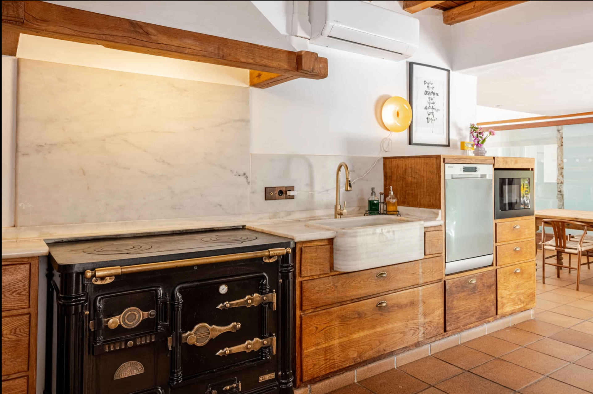 Traditional range and farmhouse sink