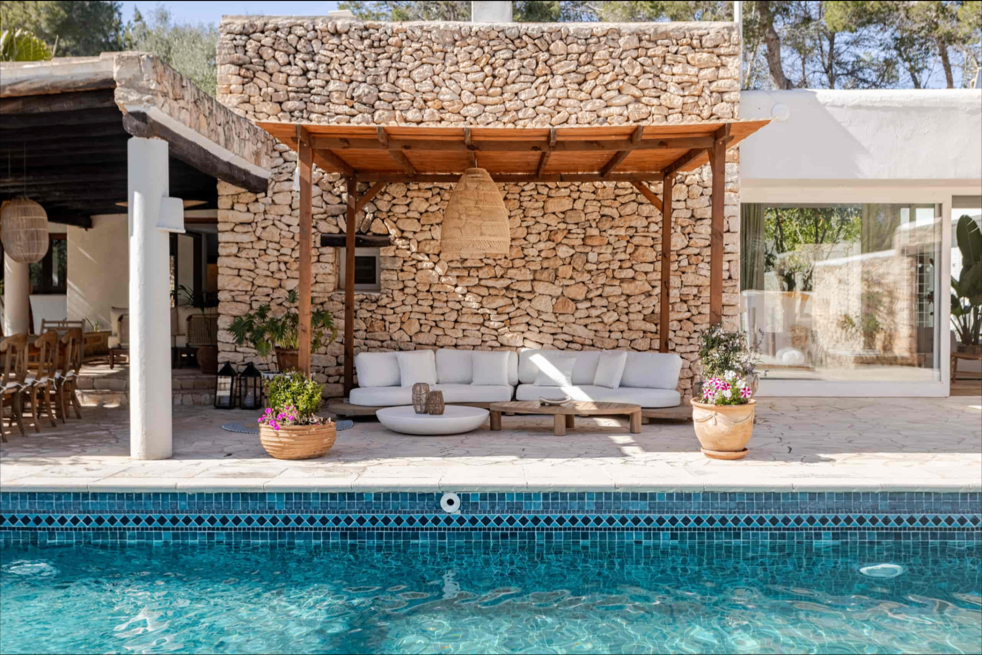 Stone wall lounge by the pool